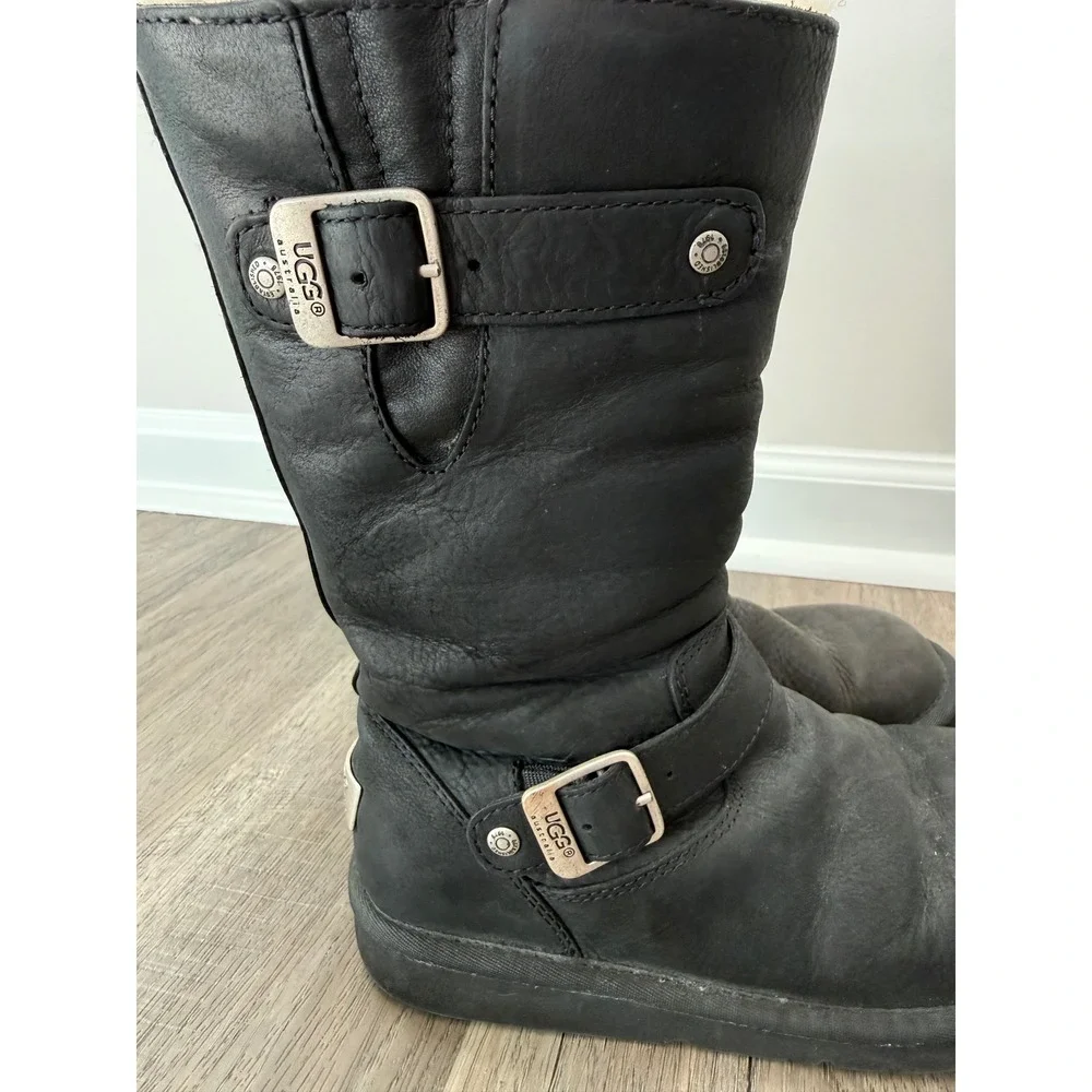 UGG‎ Australia Kensington Black Leather Shearling Lined Buckle Boots Women's 6